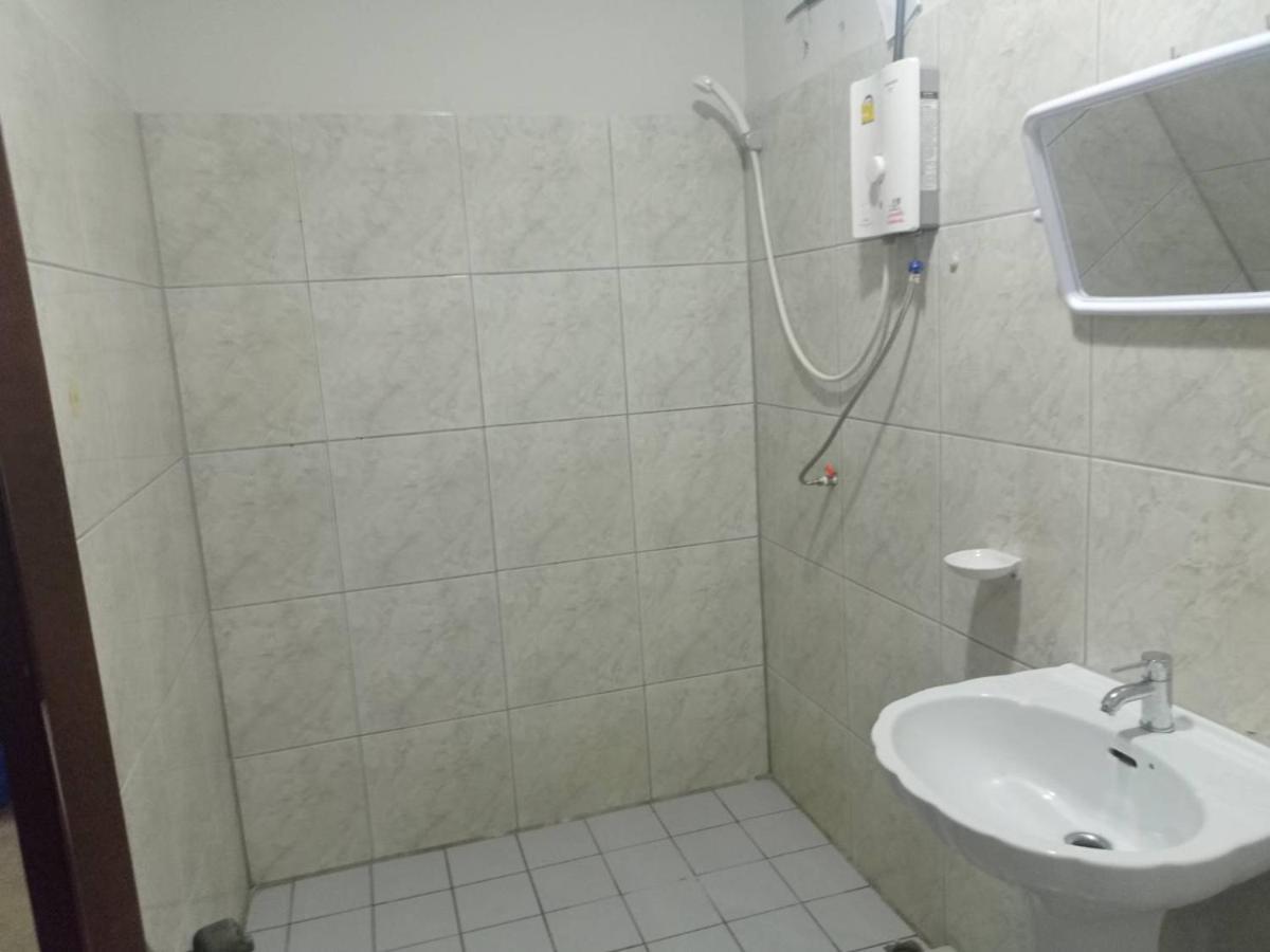 Pluemchai Guesthouse Jomtien Beach Exteriör bild