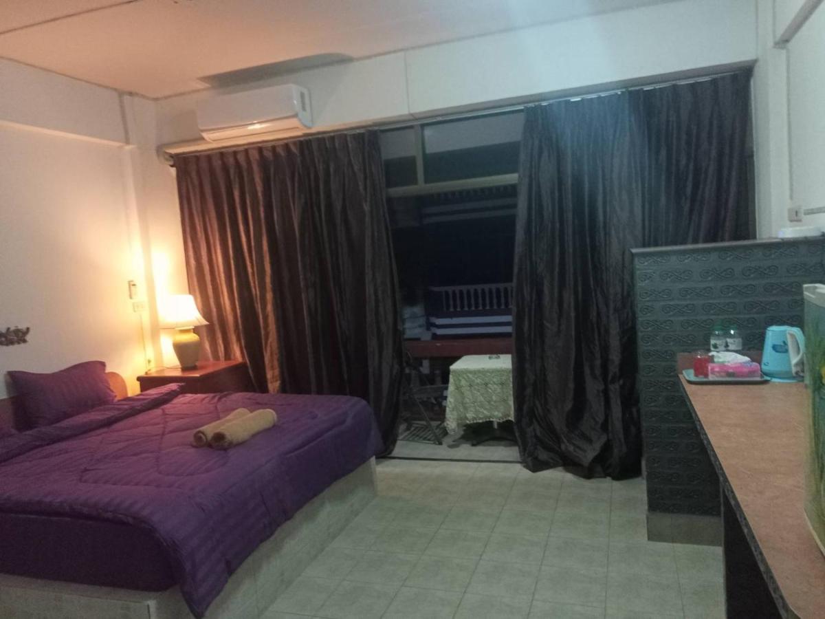 Pluemchai Guesthouse Jomtien Beach Exteriör bild