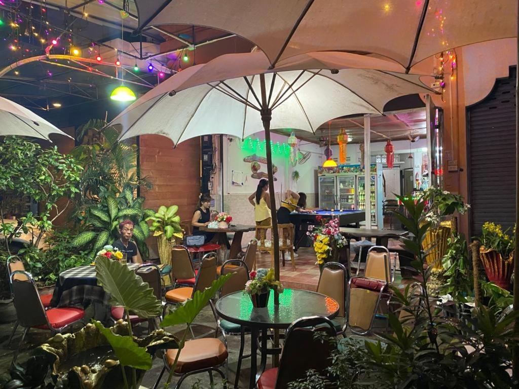 Pluemchai Guesthouse Jomtien Beach Exteriör bild