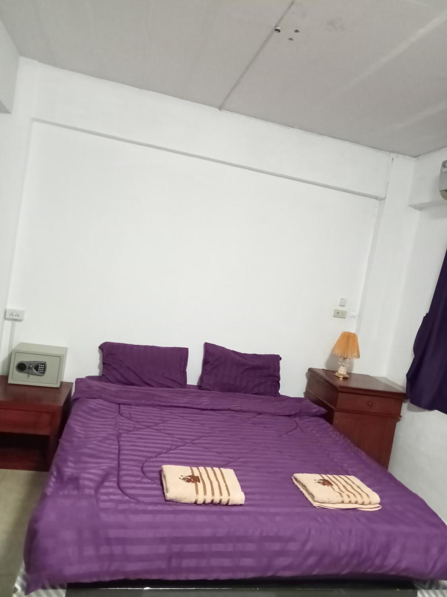 Pluemchai Guesthouse Jomtien Beach Exteriör bild
