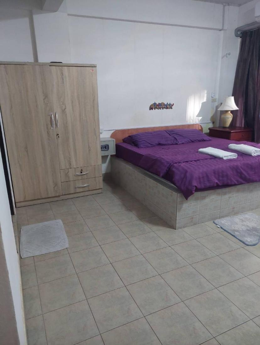 Pluemchai Guesthouse Jomtien Beach Exteriör bild