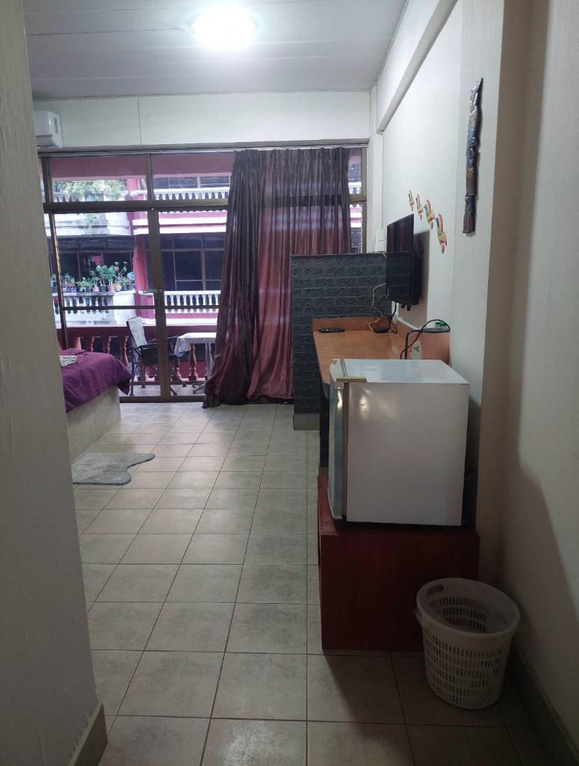 Pluemchai Guesthouse Jomtien Beach Exteriör bild
