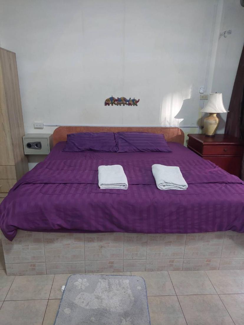 Pluemchai Guesthouse Jomtien Beach Exteriör bild