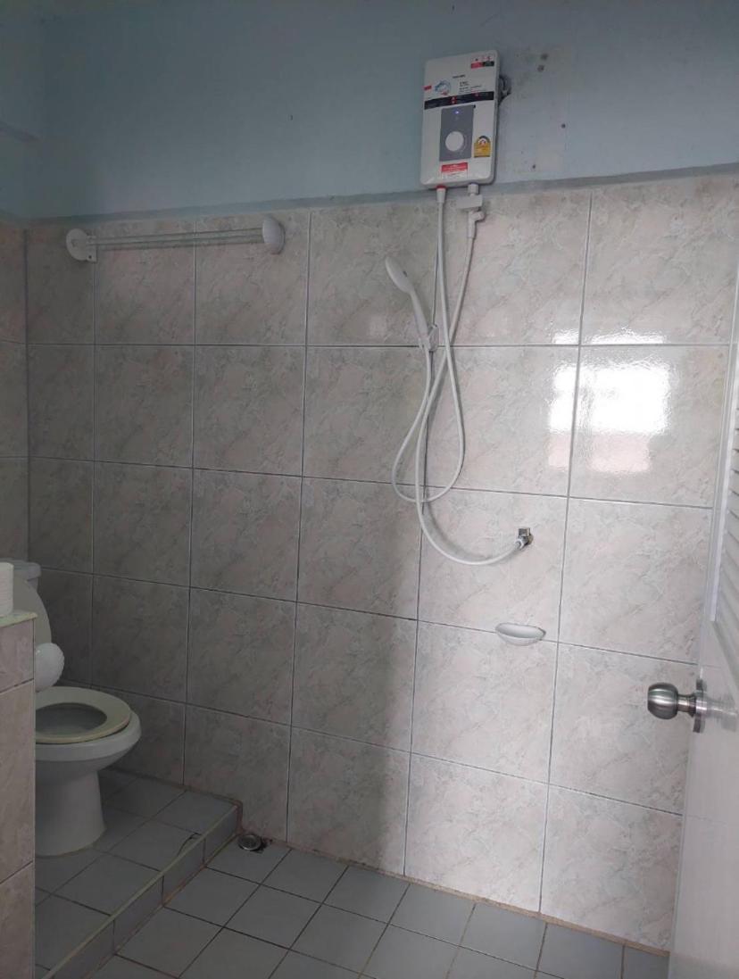Pluemchai Guesthouse Jomtien Beach Exteriör bild