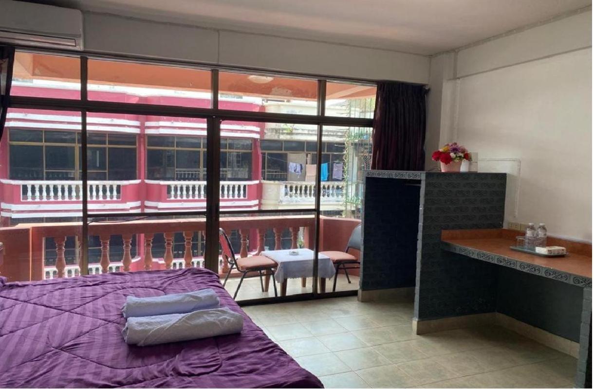 Pluemchai Guesthouse Jomtien Beach Exteriör bild