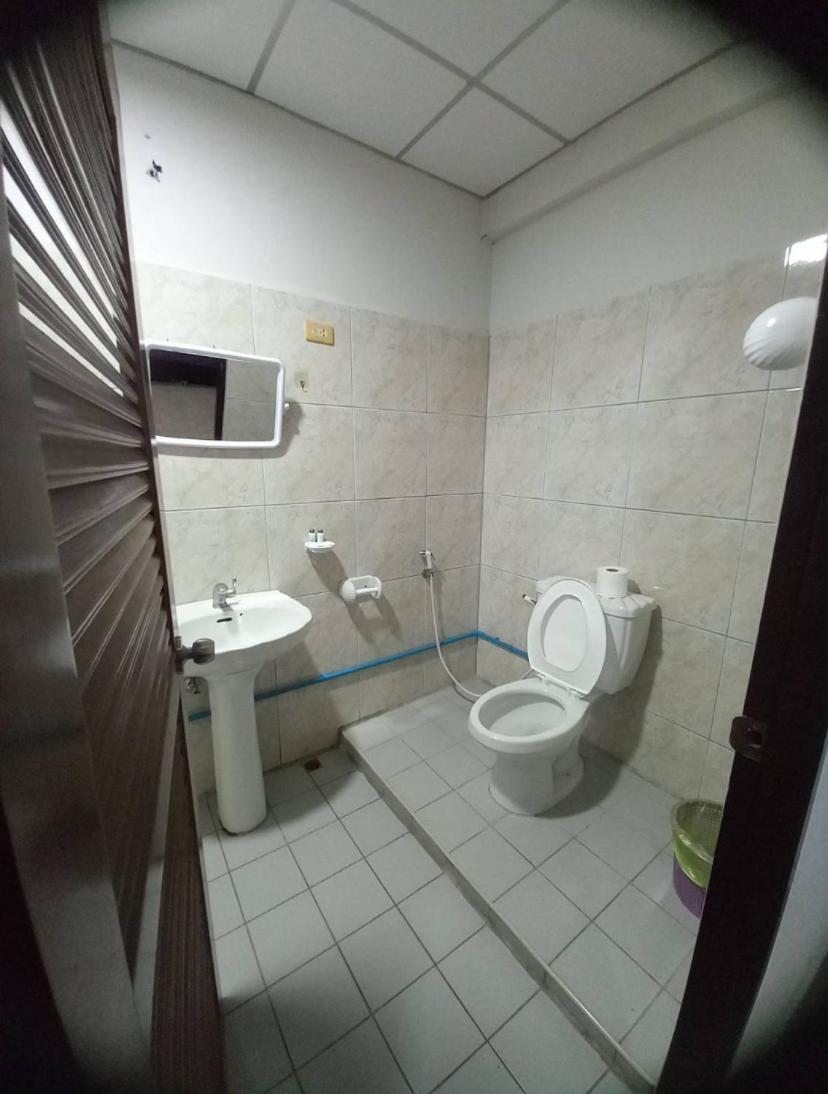 Pluemchai Guesthouse Jomtien Beach Exteriör bild